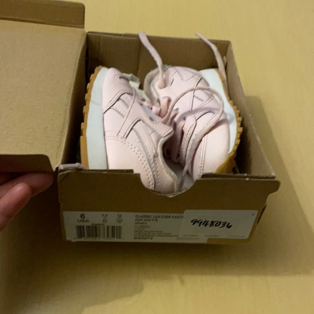 Toddler pink Reebok 6c